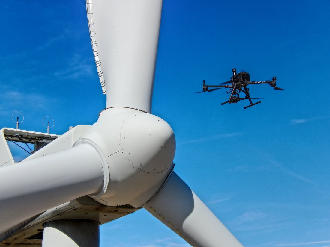 Supairvision drone éolienne pale